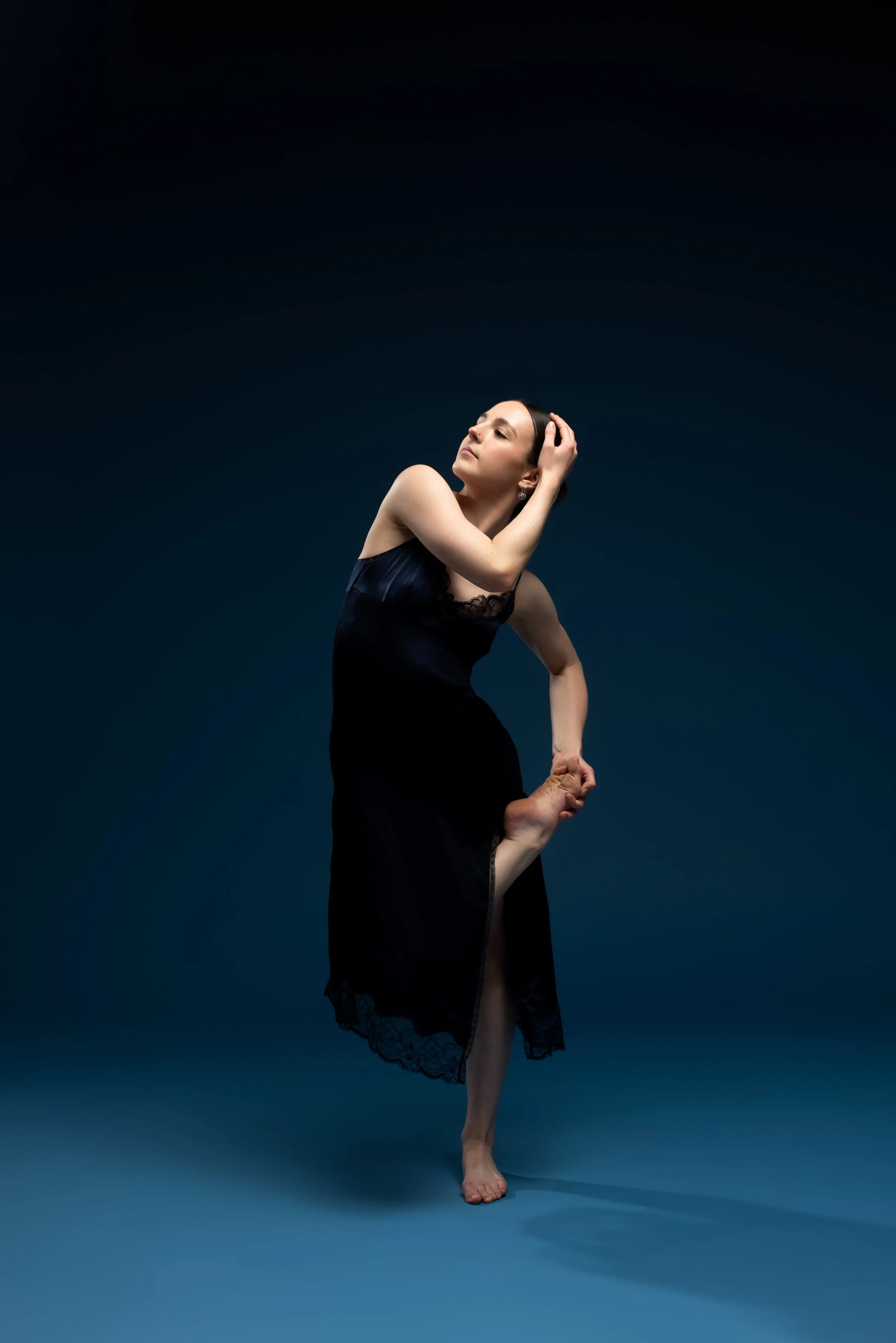 darkblue-backdrop-dancer.jpg
