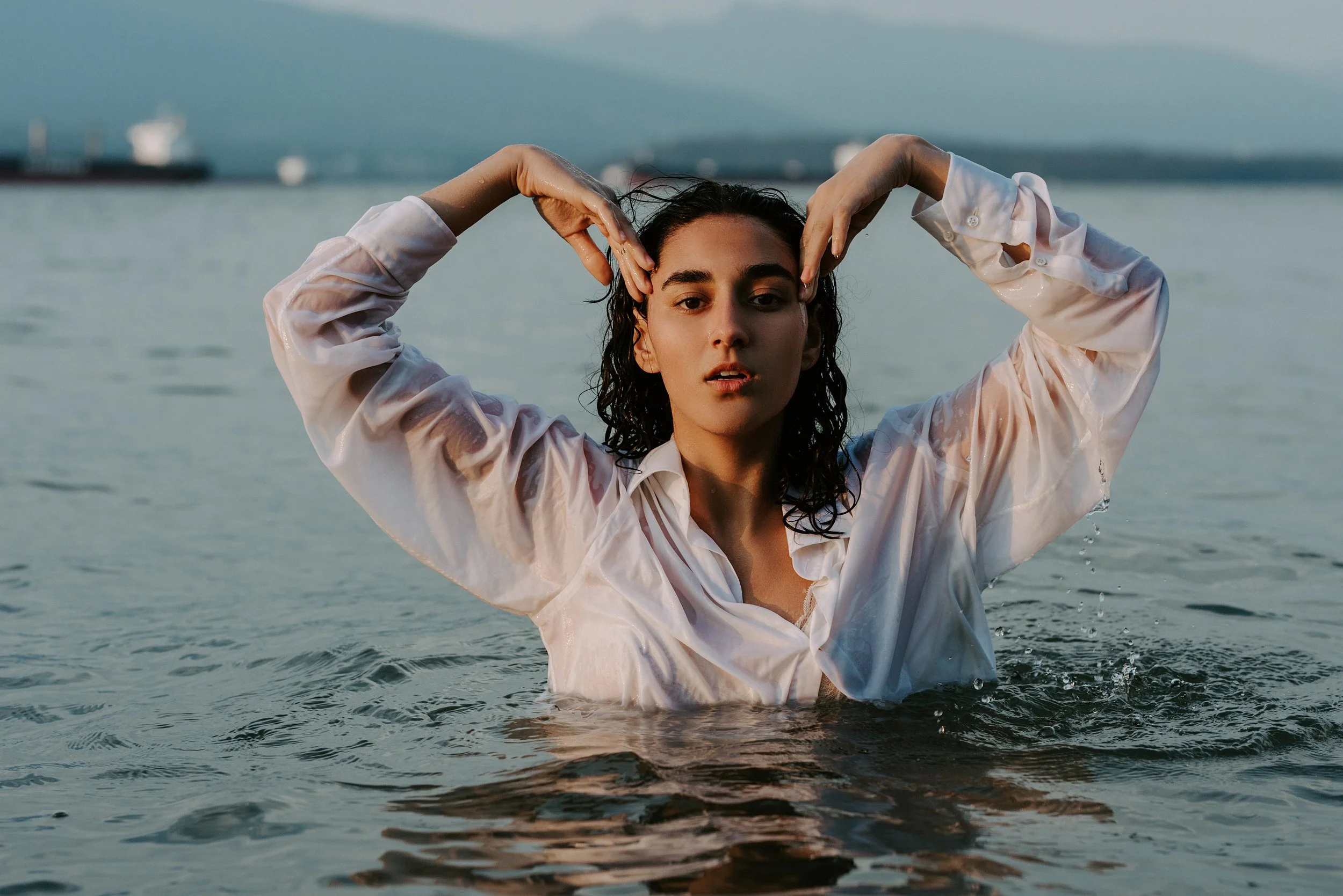 portrait-women-in-ocean-movement.jpg