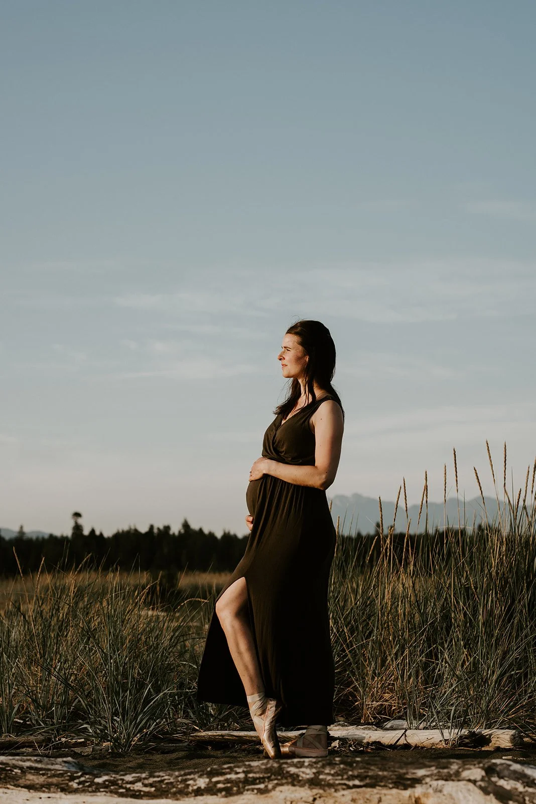 pregnant-women-wearing-pointe-shoes.jpg