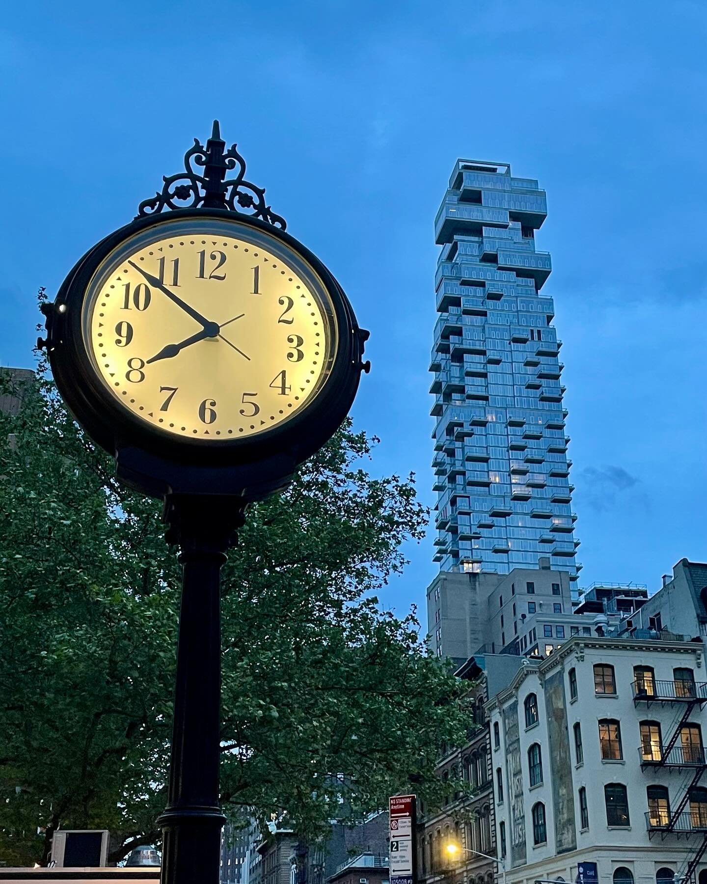 Battery park city area easing into night #batterparknyc #nycskyscrapers #datenight❤️ #myphotojournal #photooftteday #nycphotooftheday #marcuskgarcia