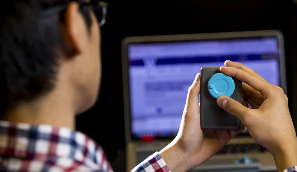 不用電池也能遙控操作家電！3D 列印塑膠鈕應用