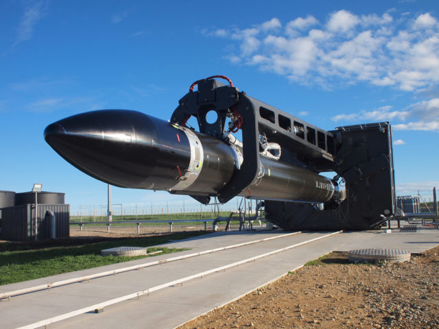 ▲ Electron 火箭的黑色外殼是因為採用碳纖維複合材質。(Source: Rocket Lab )