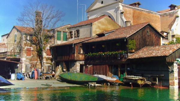 BACKYARD CANAL: VENICE
