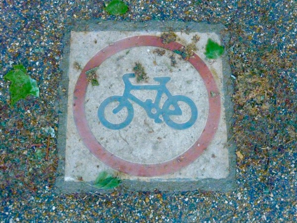 BIKE PATH: LONDON
