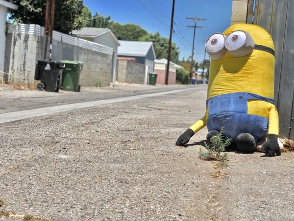 HAPPY TOY IN ALLEY: LOS ANGELES