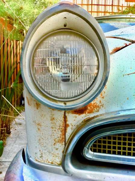 SHOCKED HEADLIGHT: LOS ANGELES