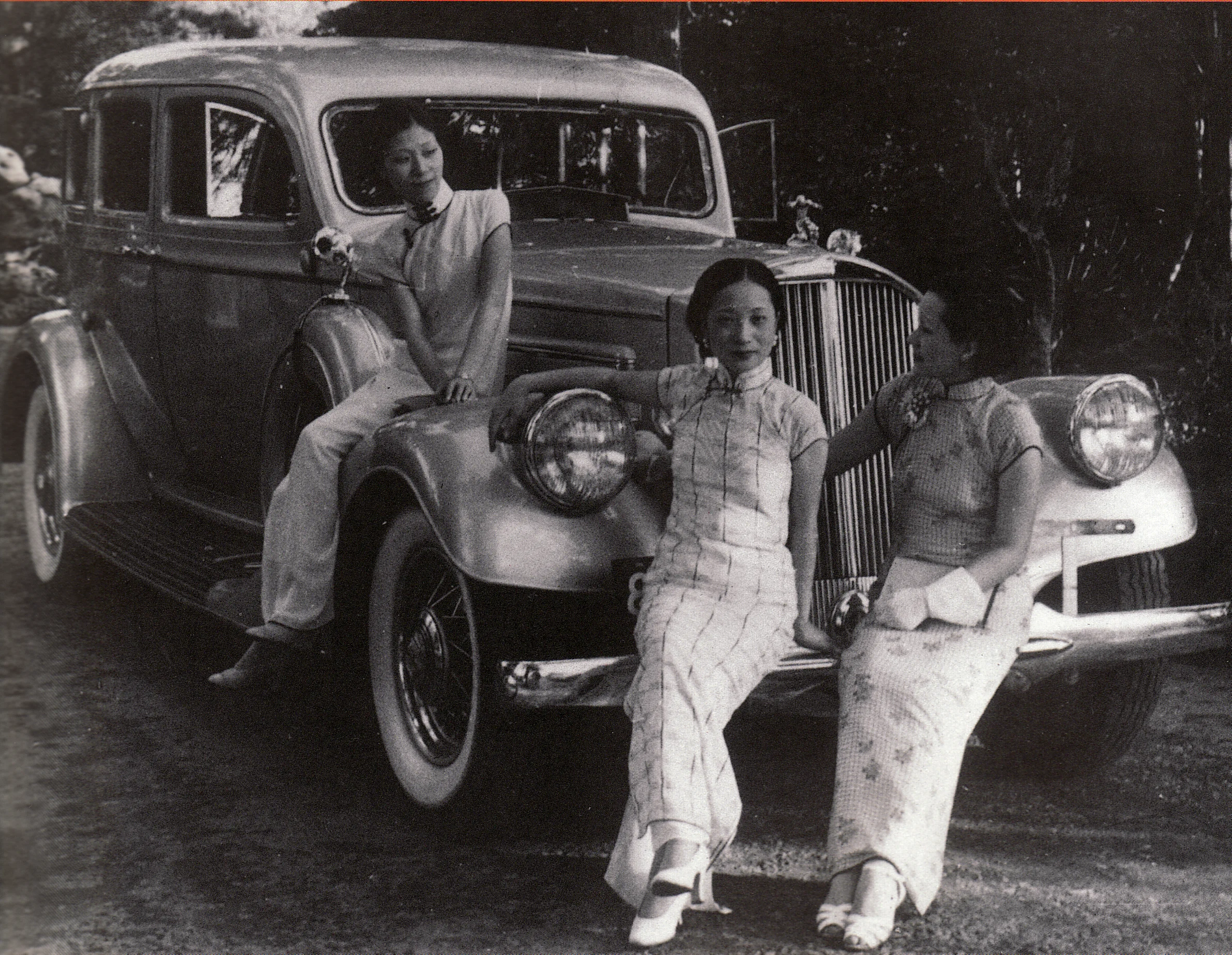 1933 3 girls with a Pierce Arrow copy.jpg