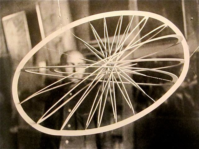 Alexander Rodchenko, Ellipse or Oval Hanging Construction no.12 , 1921.