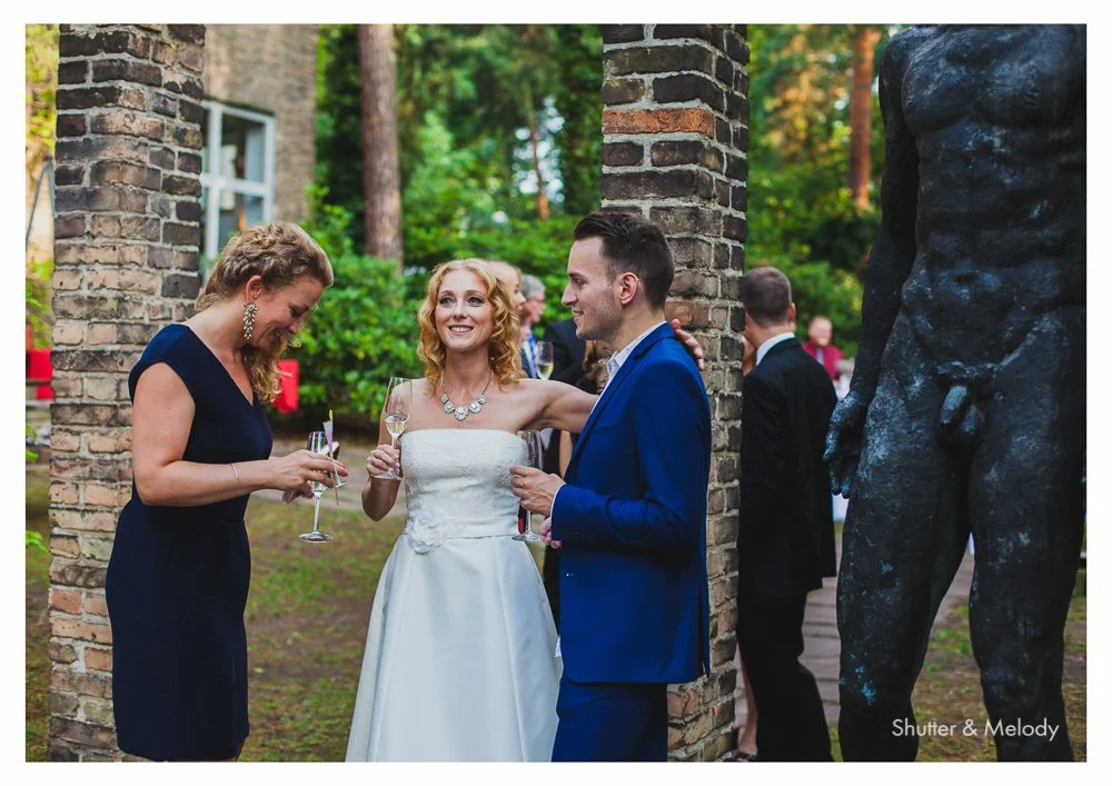 outdoor-cafe-bride-guests.jpg