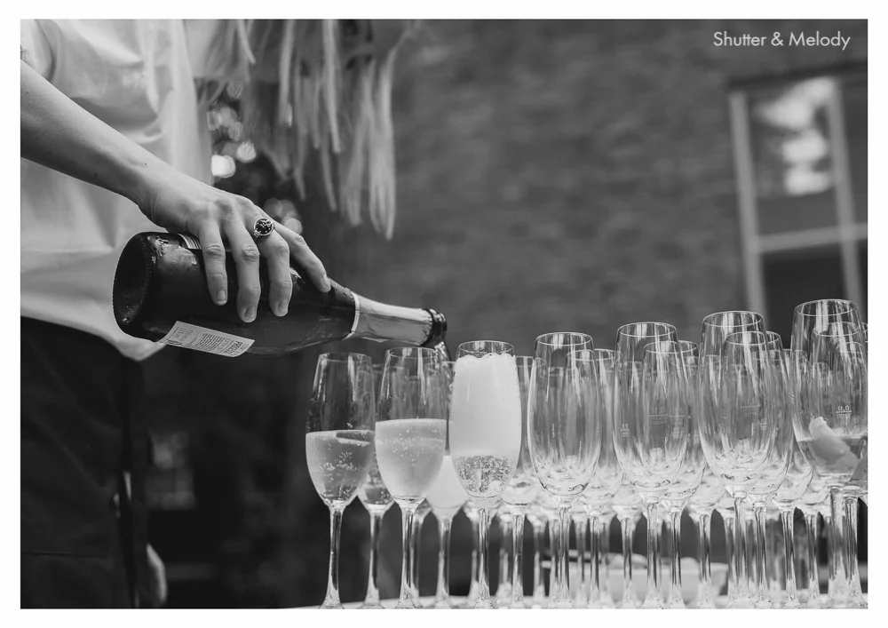 sekt-reception-waiter.jpg