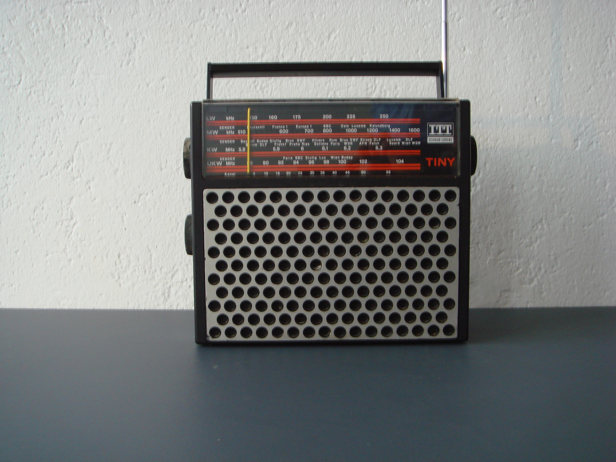 itt schaub lorenz tiny 4band radio