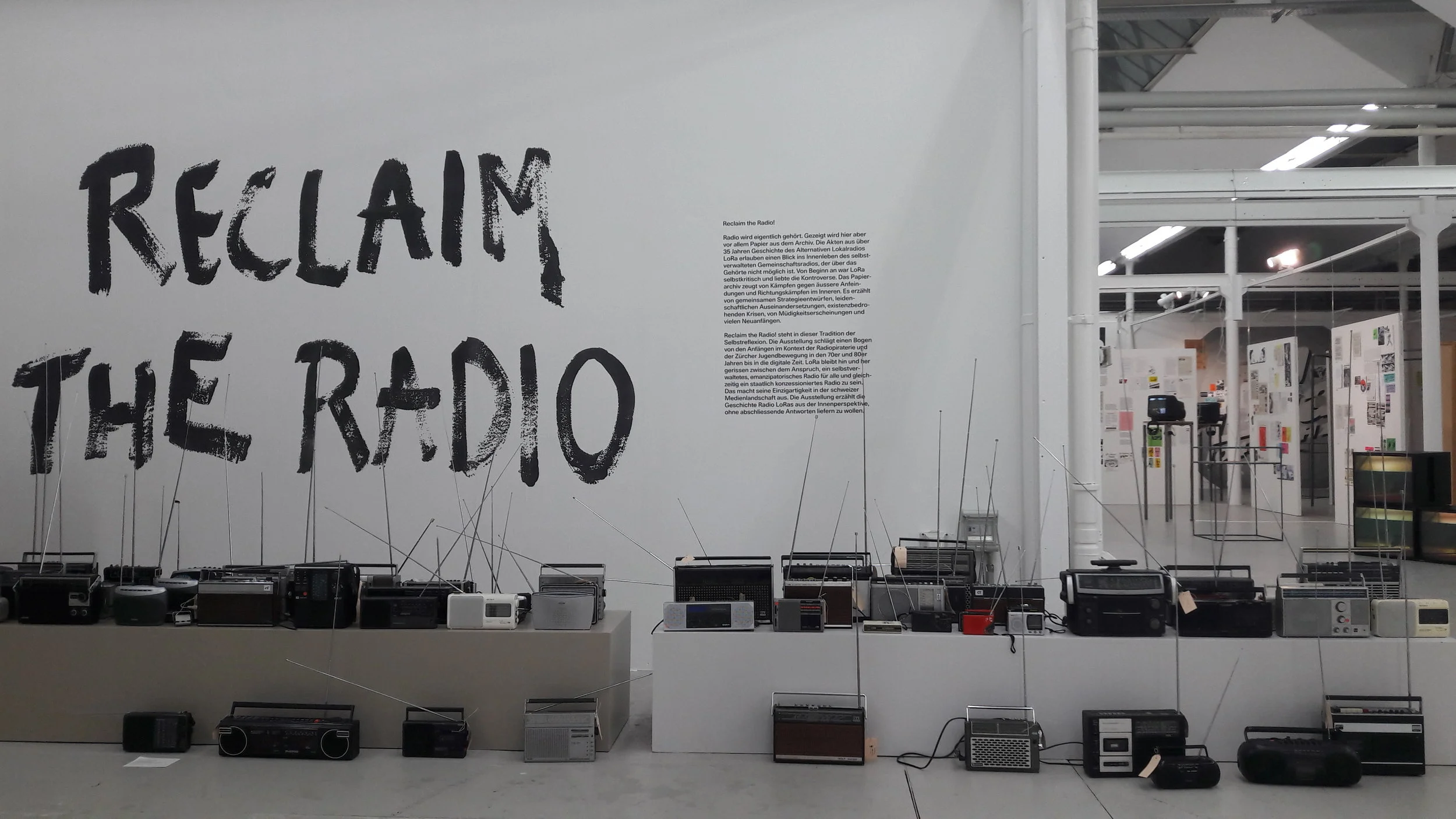 nach der performance die ausstellung RECLAIM THE RADIO!