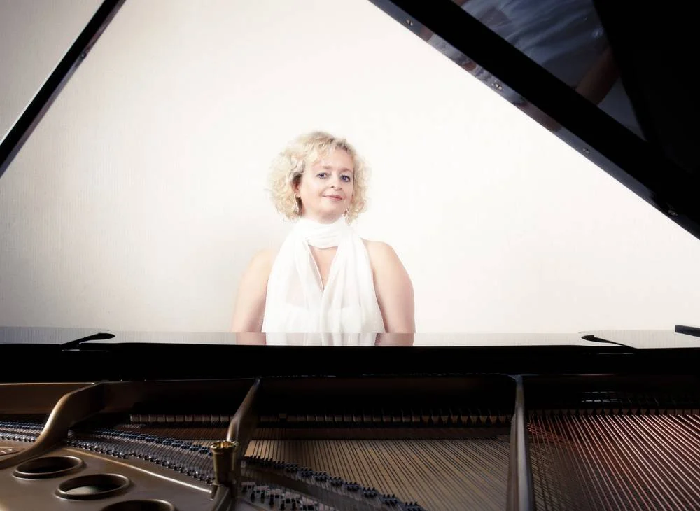 Alice Holmen.jpg