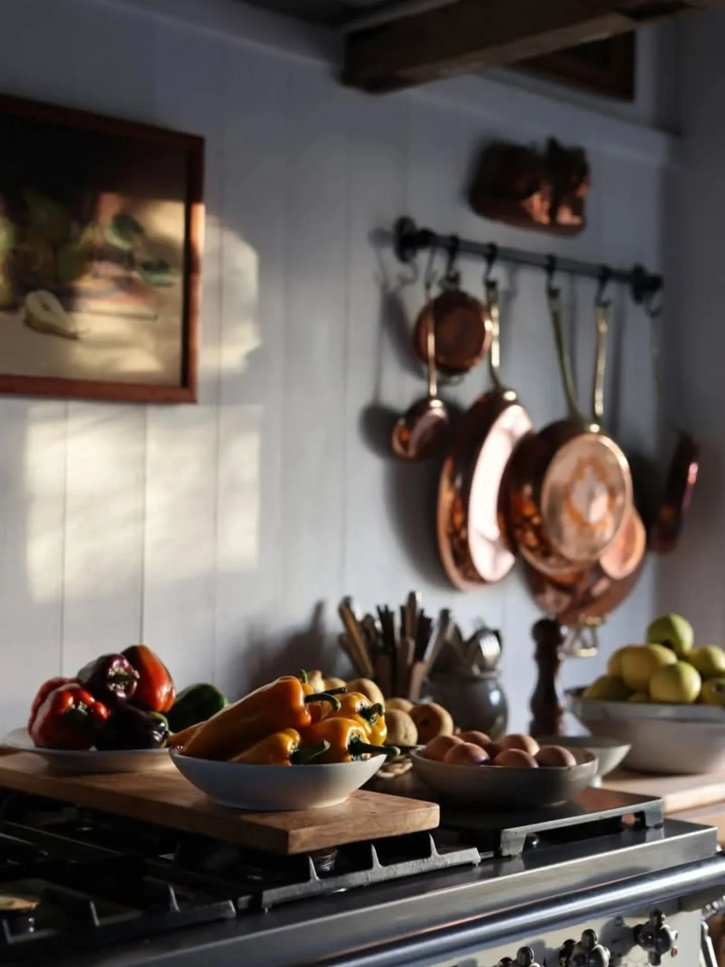 The changing light of the season, captured in the kitchen.

#rabbithillkitchen #autumnlight #pepperharvest #magicalnormandylight

PS - taking a moment to like ❤️, comment ✍️ and save 🎖️posts ensures that you'll keep seeing the type of posts and acco
