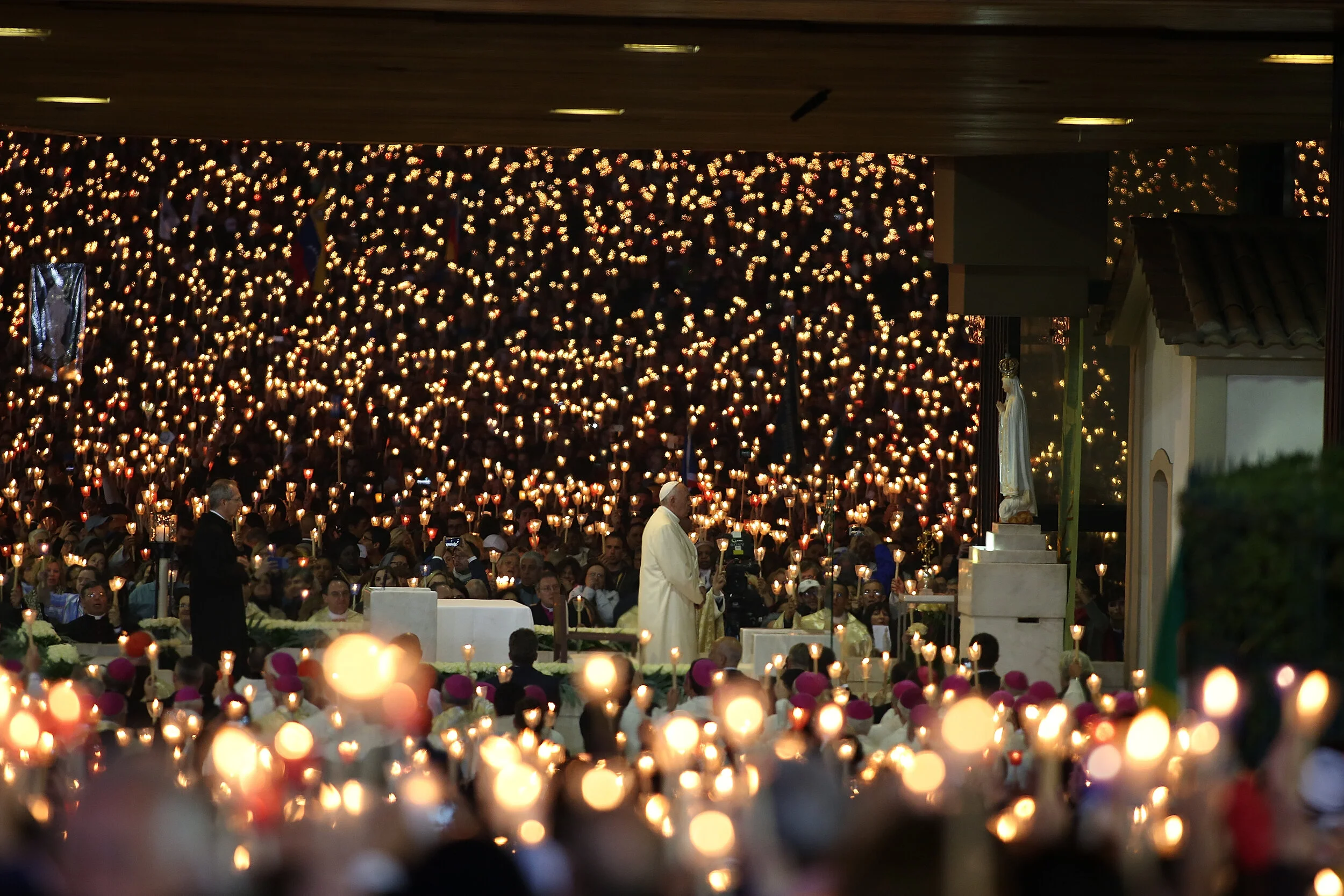 Rezar o Rosário com o Papa Francisco
