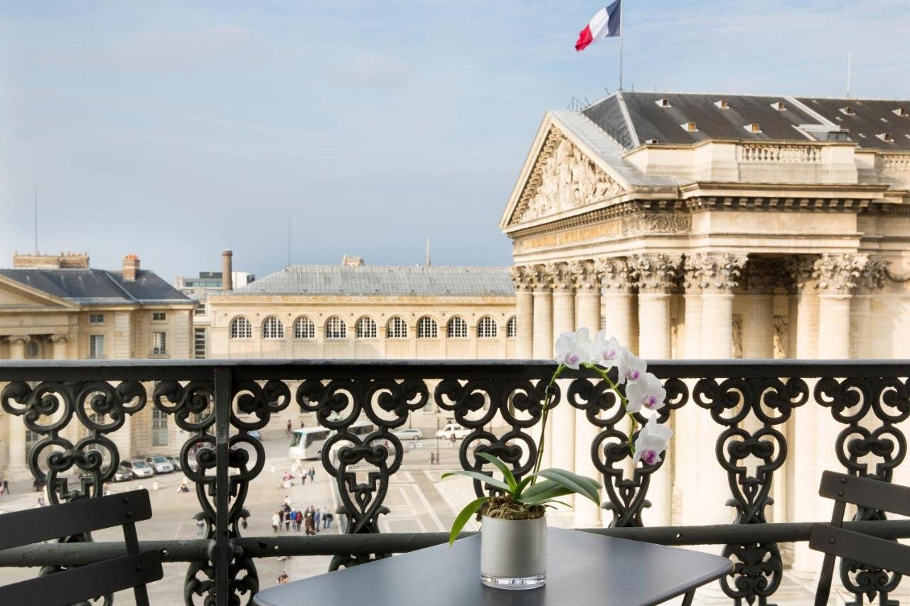Balcony view of the Panthéon de Paris