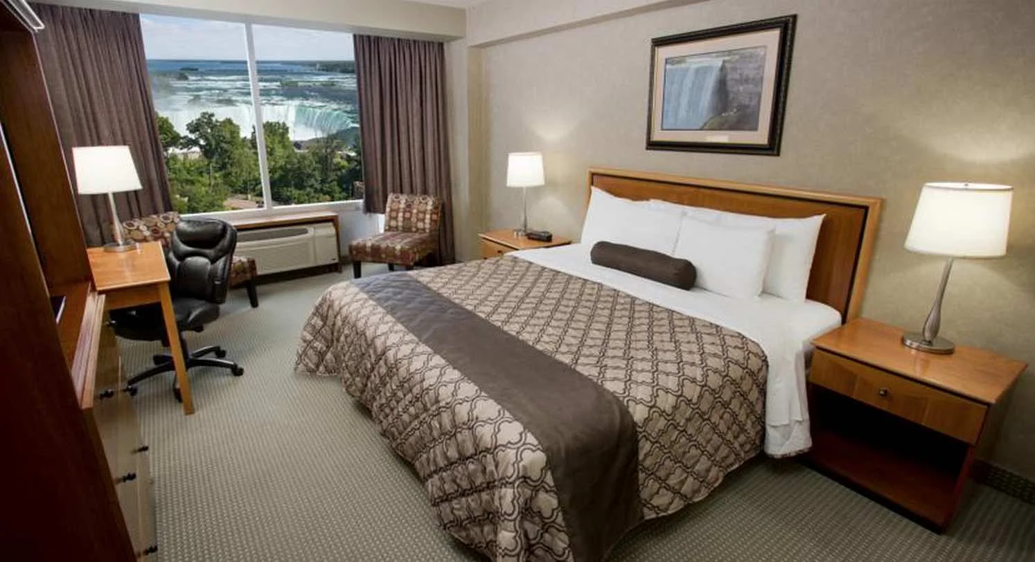 The Oakes Hotel Overlooking the Falls (4 Stars)