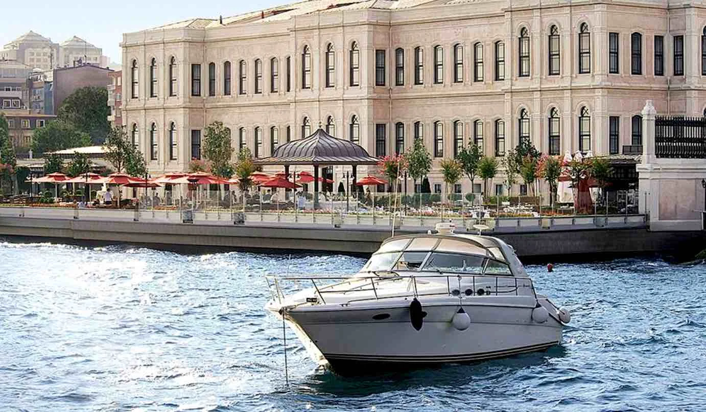Four Seasons Hotel Istanbul at the Bosphorus (5 Star)