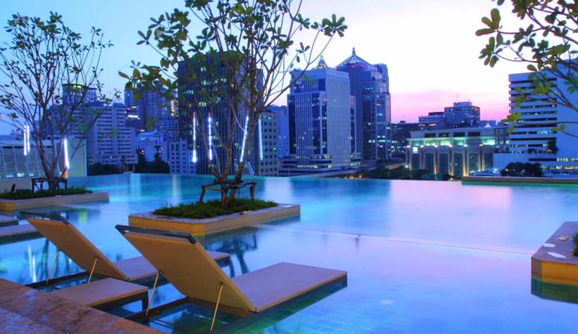 Бассейн в бангкоке. Гостиницы Бангкока с бассейном на крыше. Таиланд город Бангкок отель с бассейном на крыше. Бангкок бассейн. Бангкок Инфинити пул.