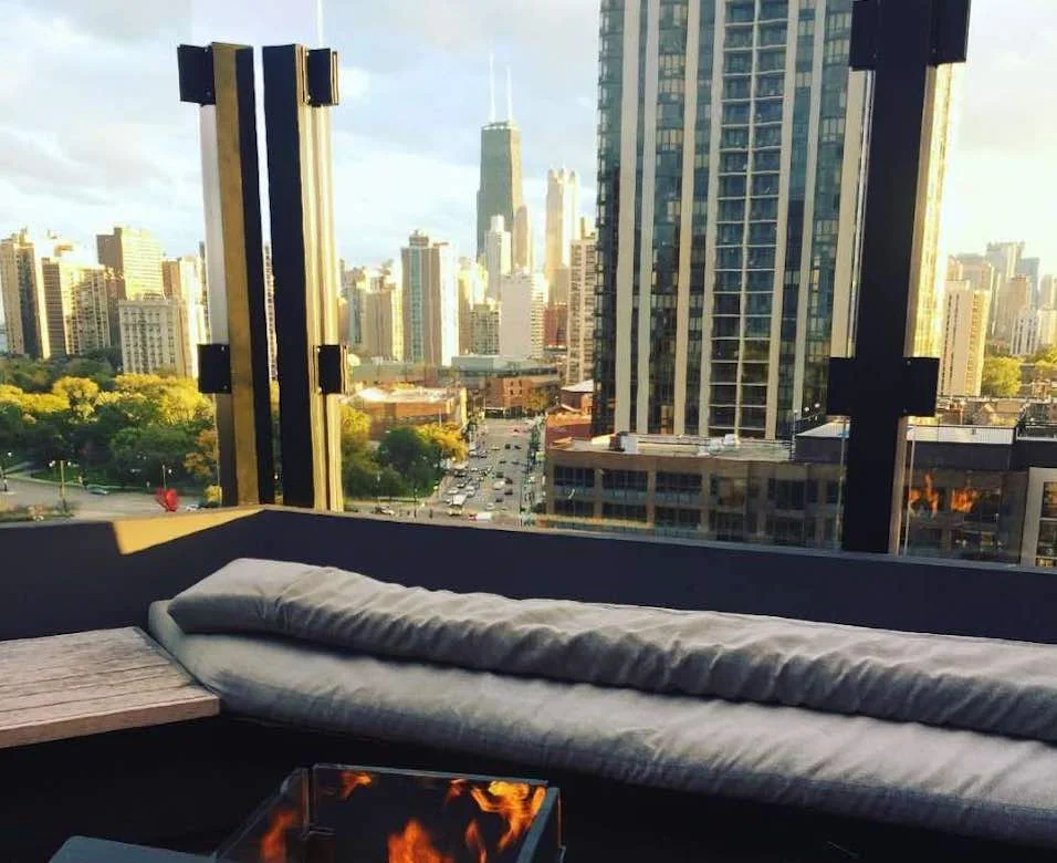 Chicago hotel guests enjoying city view