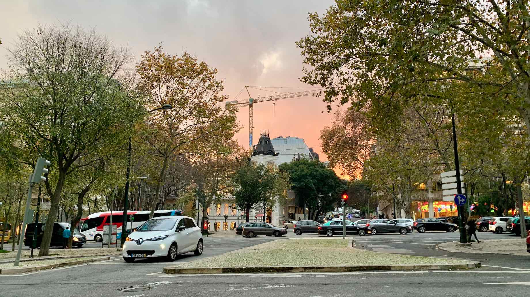 Avenida da Liberdade at dusk captured by Paulo Palha