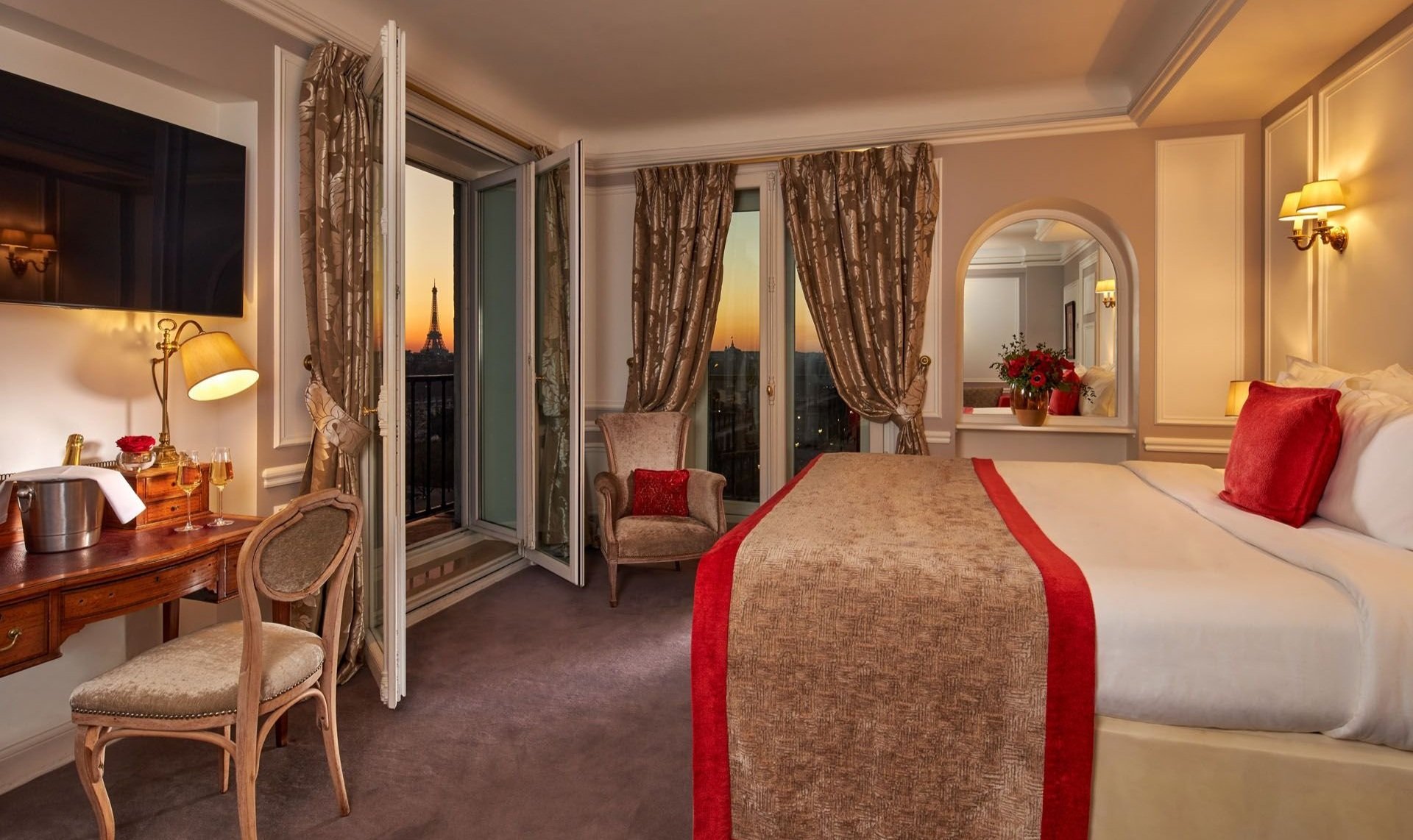 18 Best Hotels in Paris with Eiffel tower view [2023] - tosomeplacenew