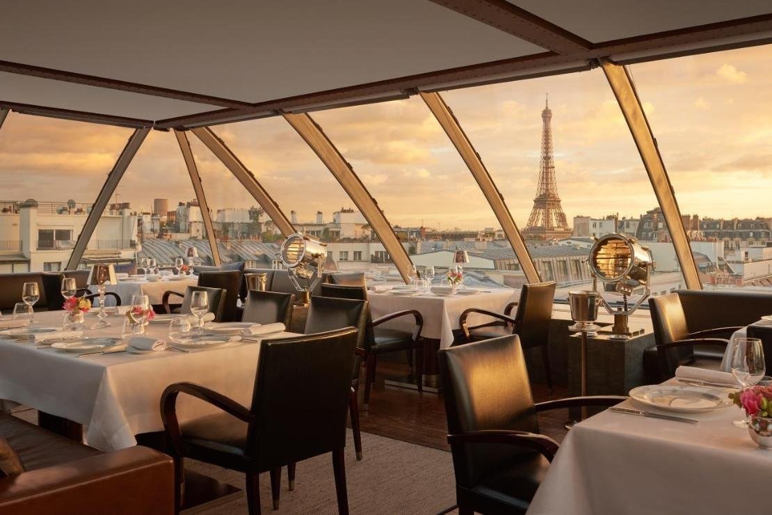 L’Oiseau Blanc Restaurant with Eiffel Tower View