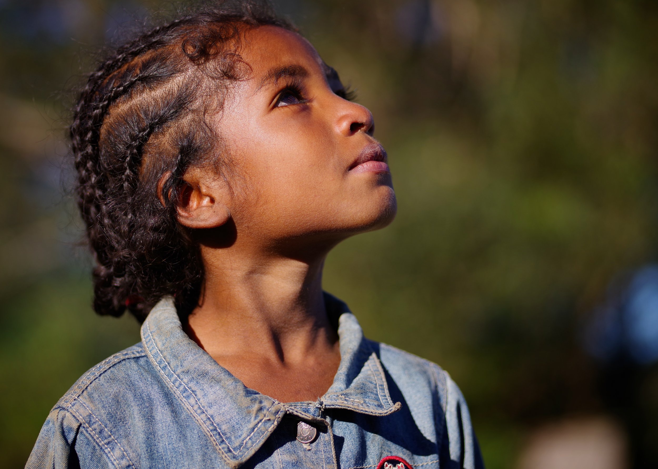 Pepita I loved taking photos of this little girl in a too-large denim shirt.