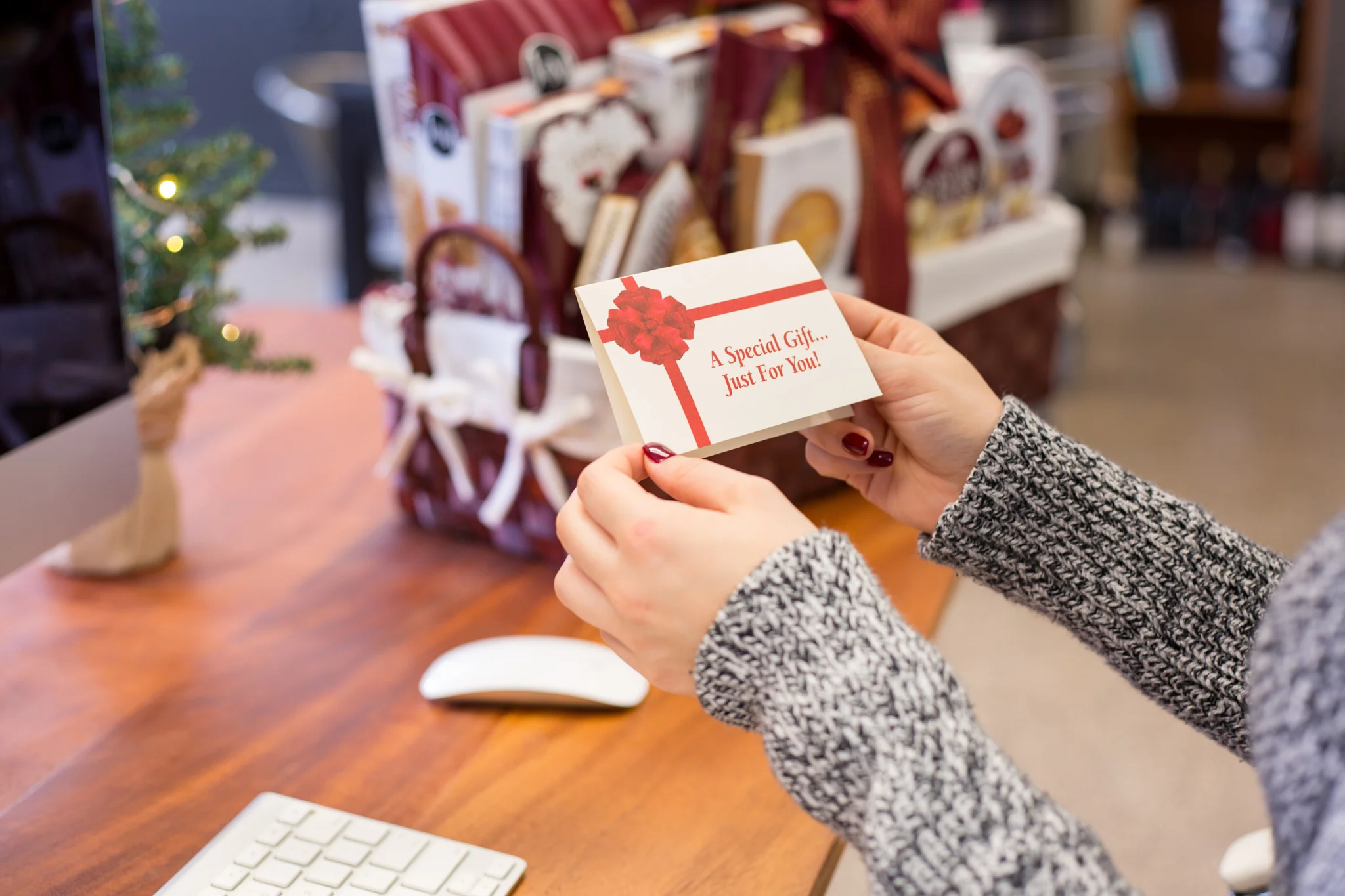 WCGB_officegifting2016-v2_AI9A2403_lo.jpg