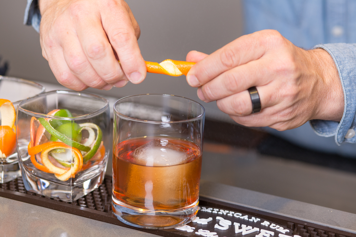 3Badge_Cocktails_Dec2016_AI9A6524_hi.jpg