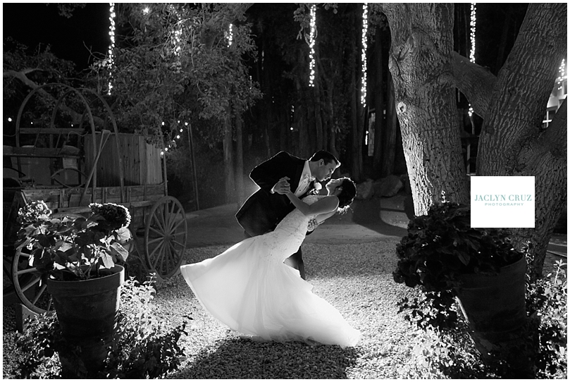 jaclyncruzphotography_boardmanwedding_calamigosranch_14.jpg