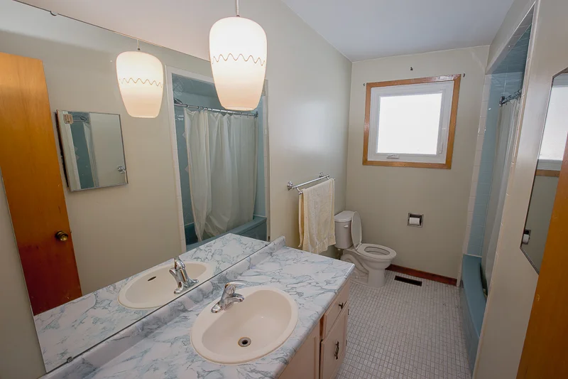 Washroom - Main Floor
