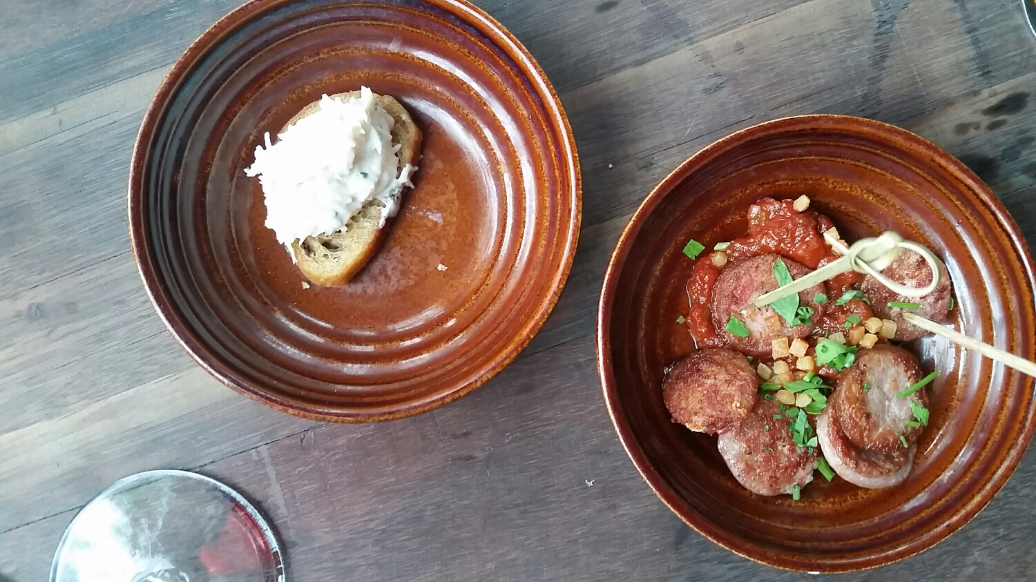  Crab Crostini and Sausage with Tomato 