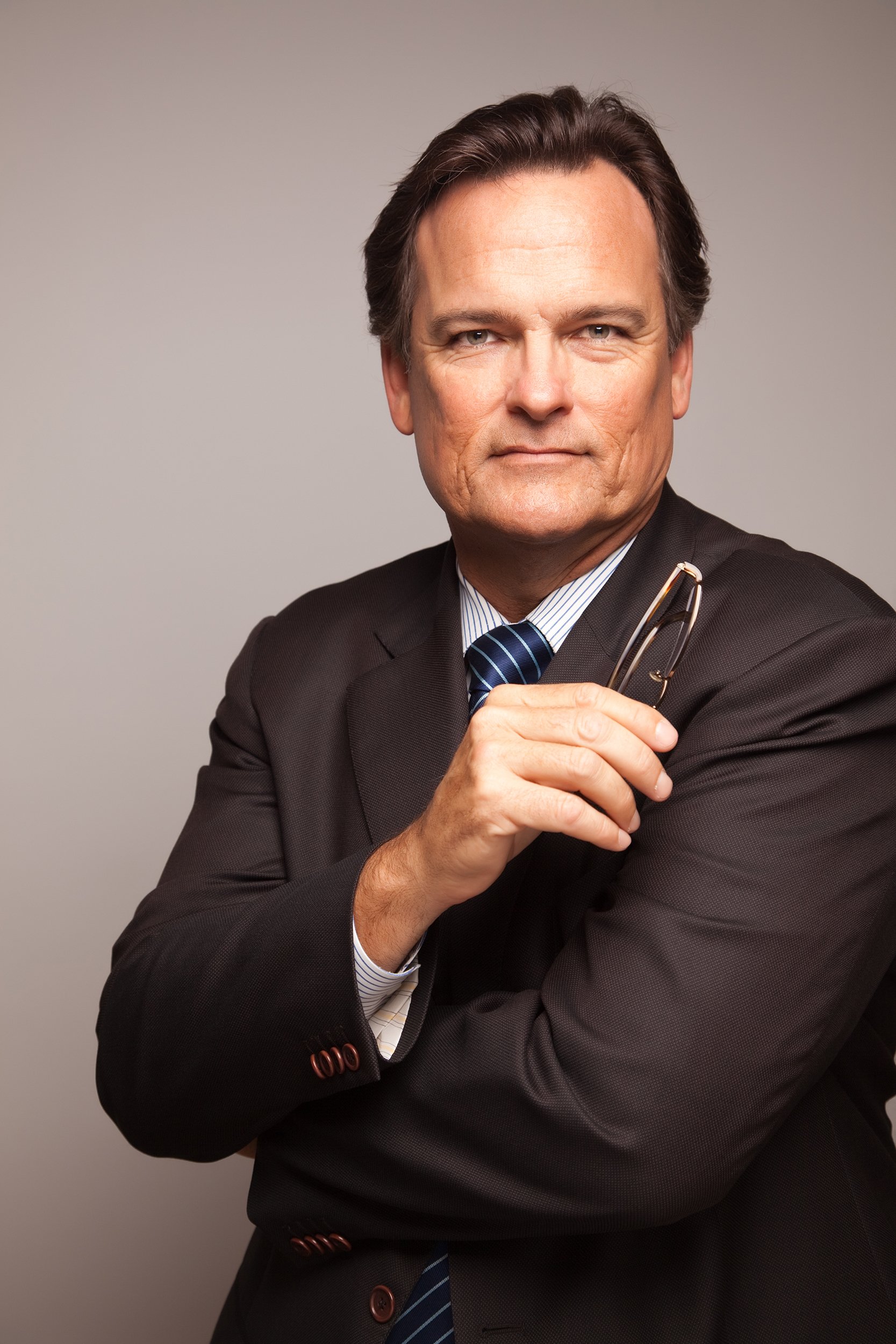 temecula-real-estate-agent-headshot-Studio_1455.jpg