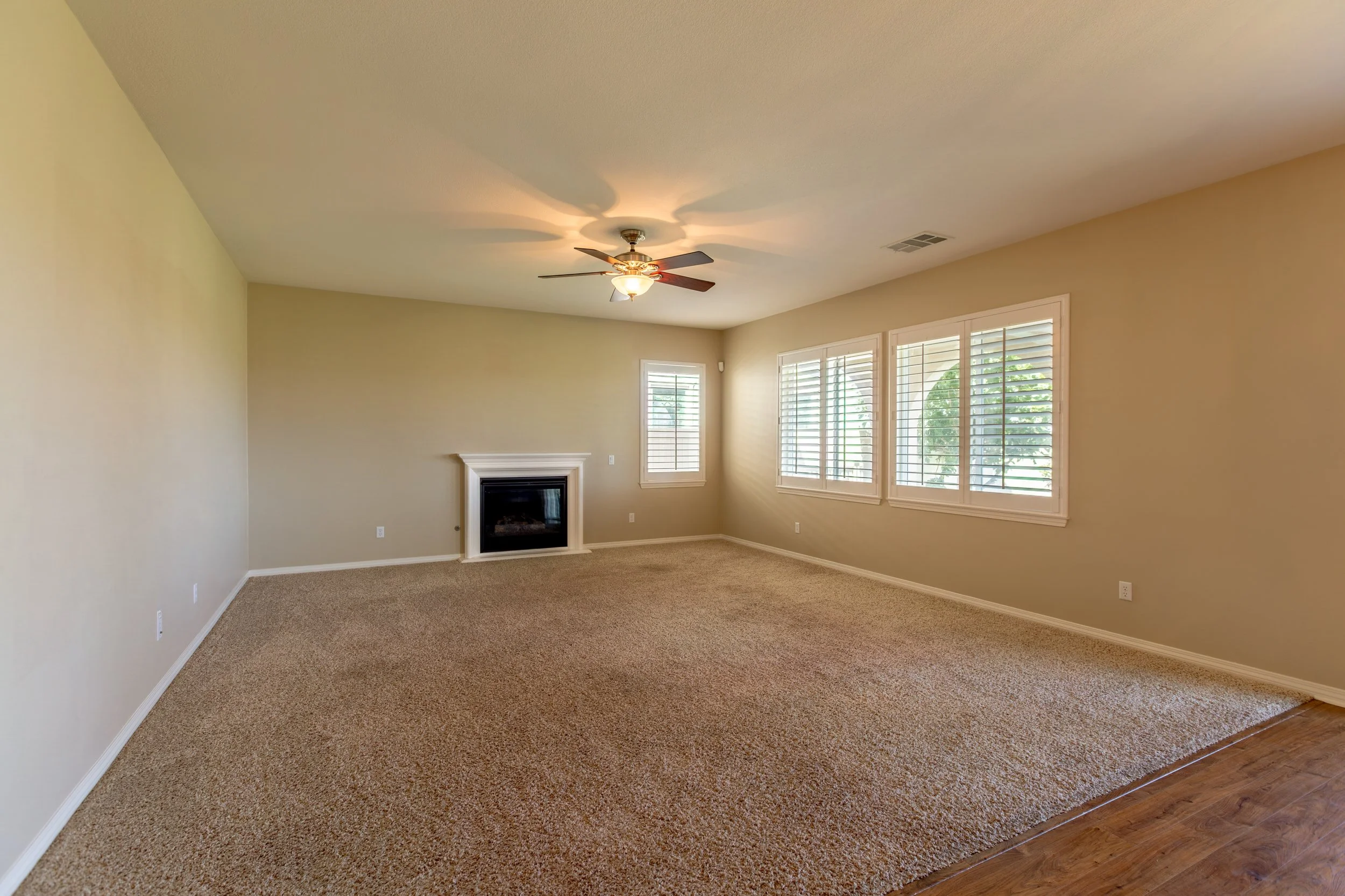 empty-living-room-temecula-real-estate-3896-001.jpg