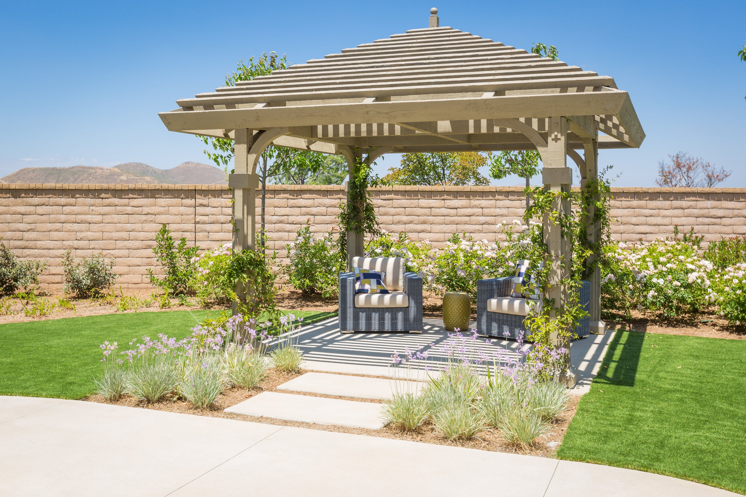 back-yard-pergolla-real-estate-photography-16095.jpg