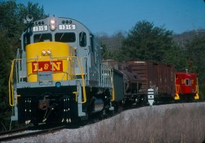 L&N 1315 passes a Southern whistleboard near TVA.