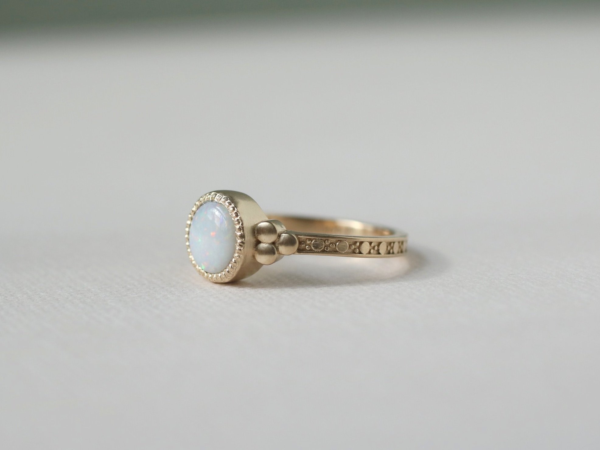 Shari Ring - White opal + 14ky gold