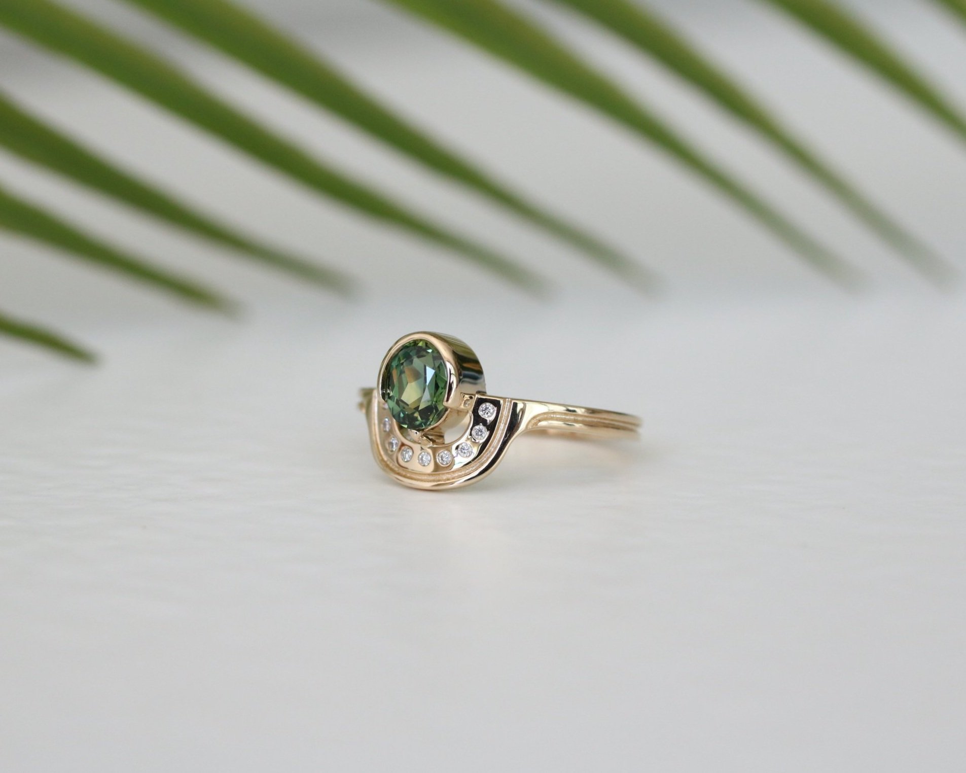 Kait wedding ring - Green sapphire + diamonds + 14k yellow gold