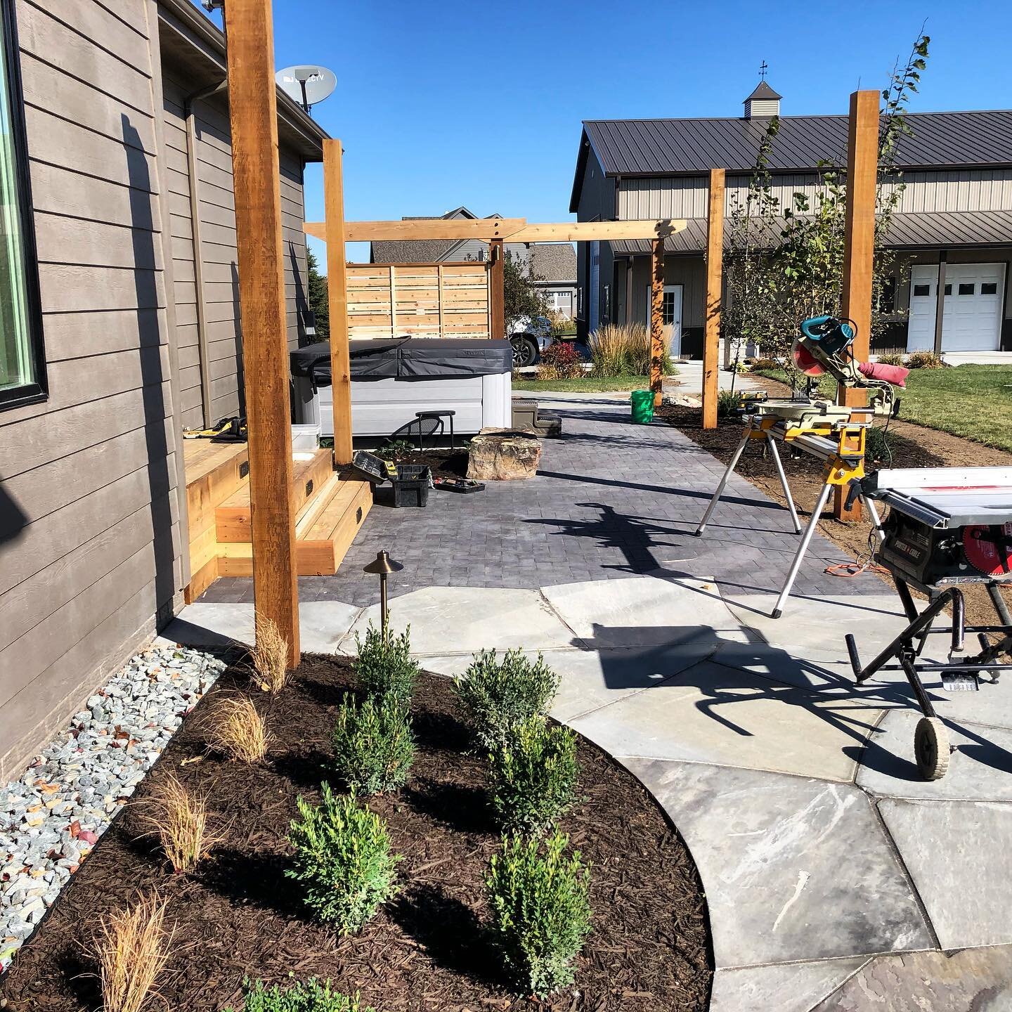 We used a thoughtful combination of materials for this acreage residence in order to create a subtle connection to the homes interior and exterior space.

#landscape design #stonescribe #omahaacreage #gardendesign #landscapeomaha #hardscapedesign