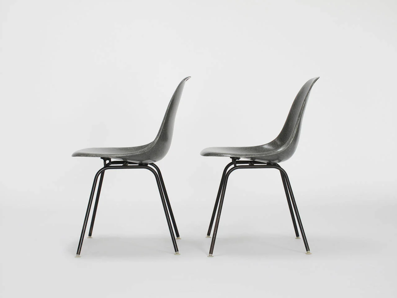 HS_Eames_gray_shell_chairs_pair_4_l.jpeg