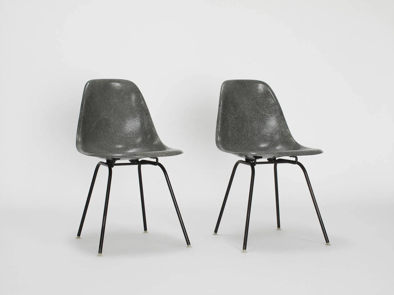 HS_Eames_gray_shell_chairs_pair_3_l.jpeg