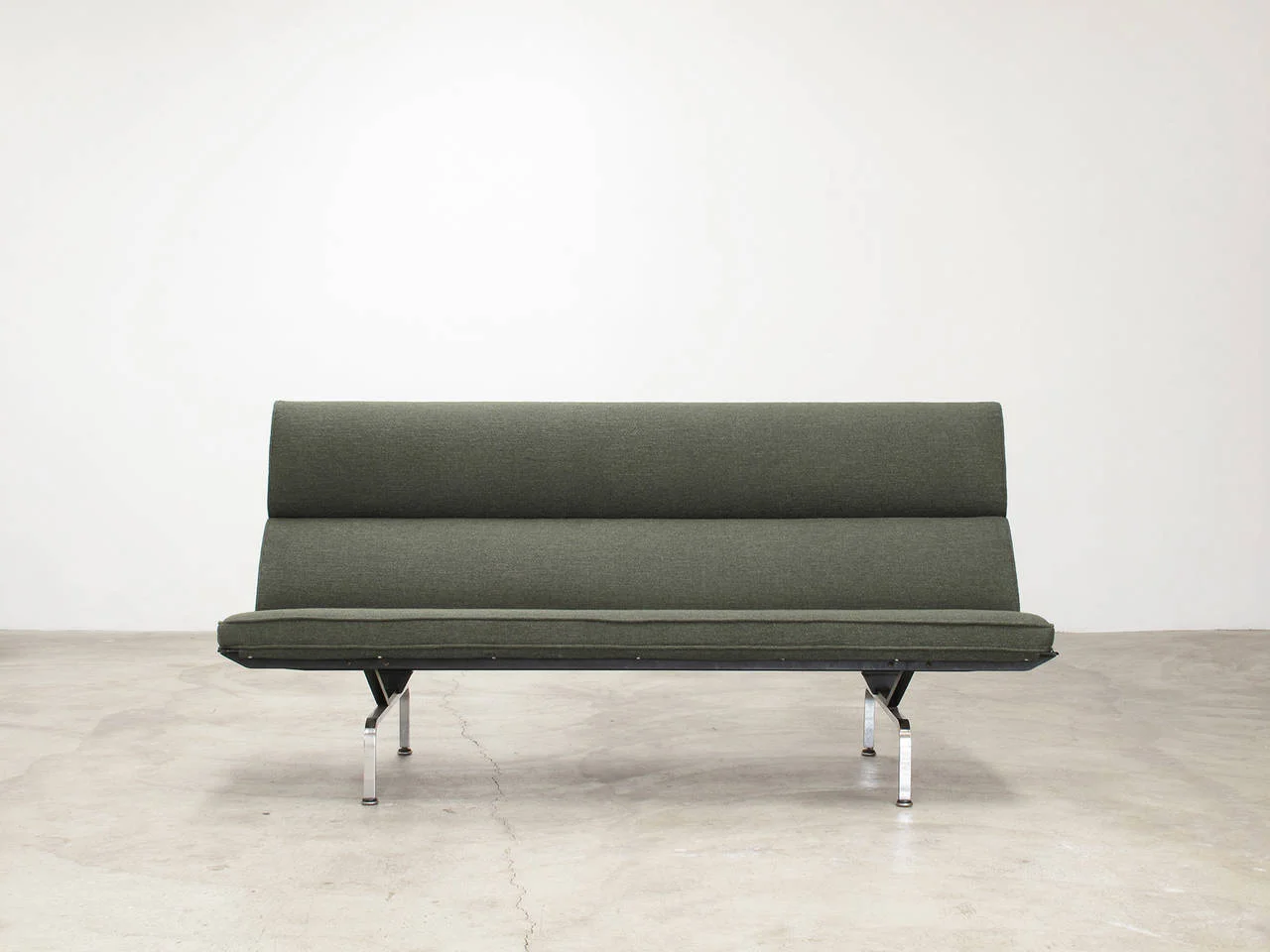 HS_HM_Eames_Sofa_Compact_2_l.jpeg