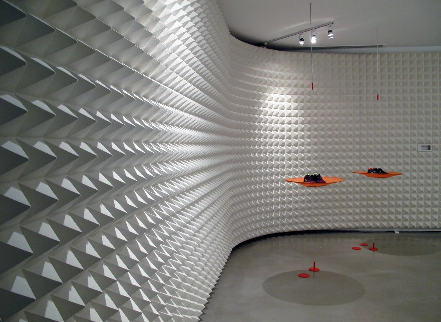 HS NIKE ROOM 72 LUNARGLIDE+ INSTALLATION 2009-3.JPG