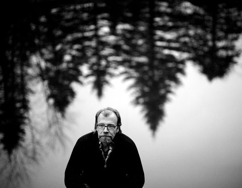 This is George Saunders. Doesn't he look super smart and literary? Or like your uncle?