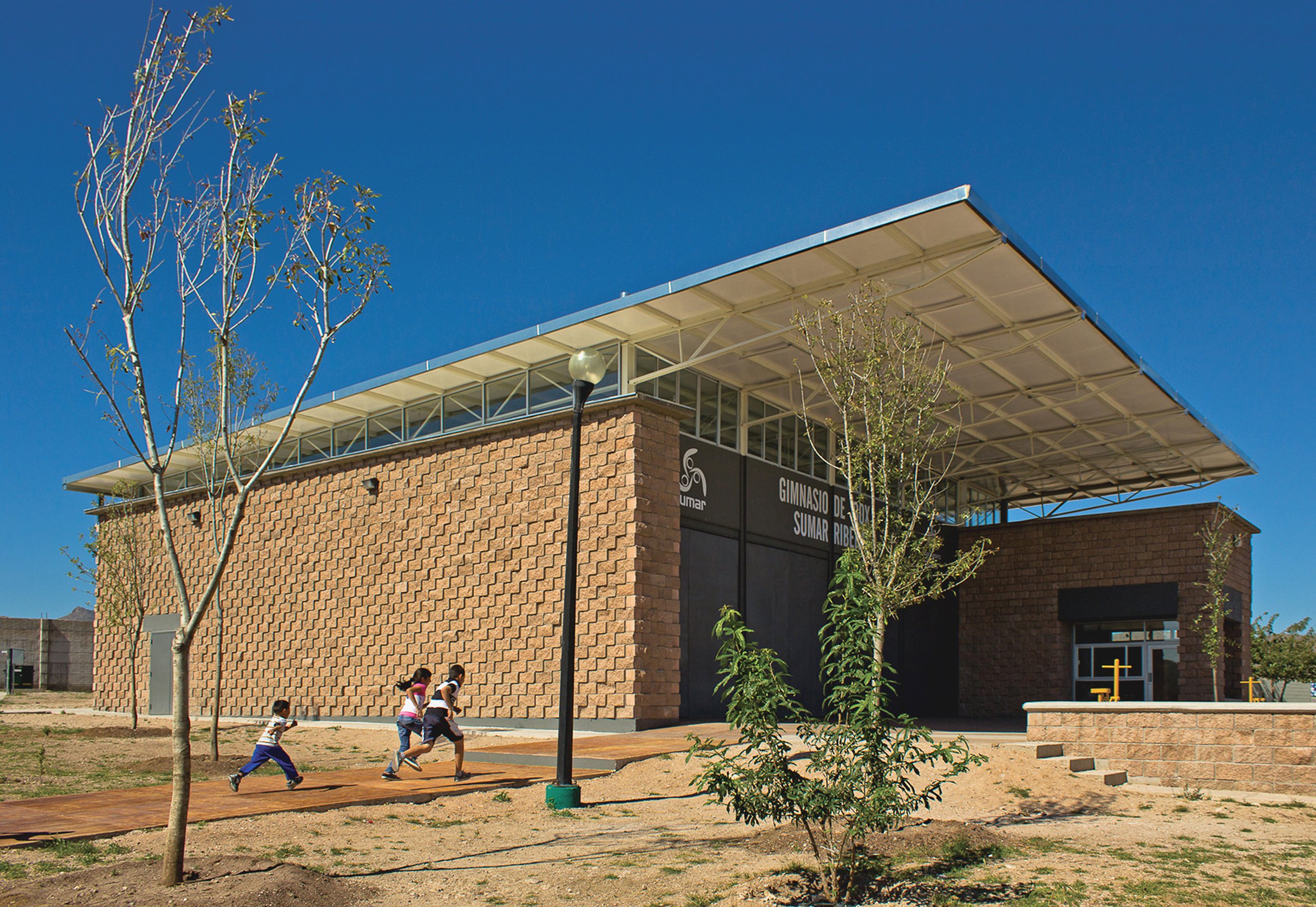 01 Gimnasio de Box exterior 2020_Guadalupe Campos.jpg