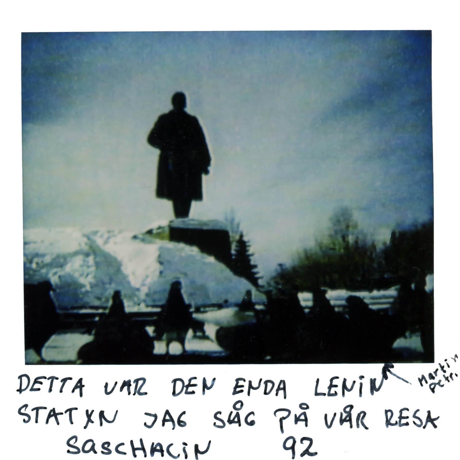 This was the only statue of Lenin i saw on our trip through Sachalin -92 the arrow points to Marin&Petri