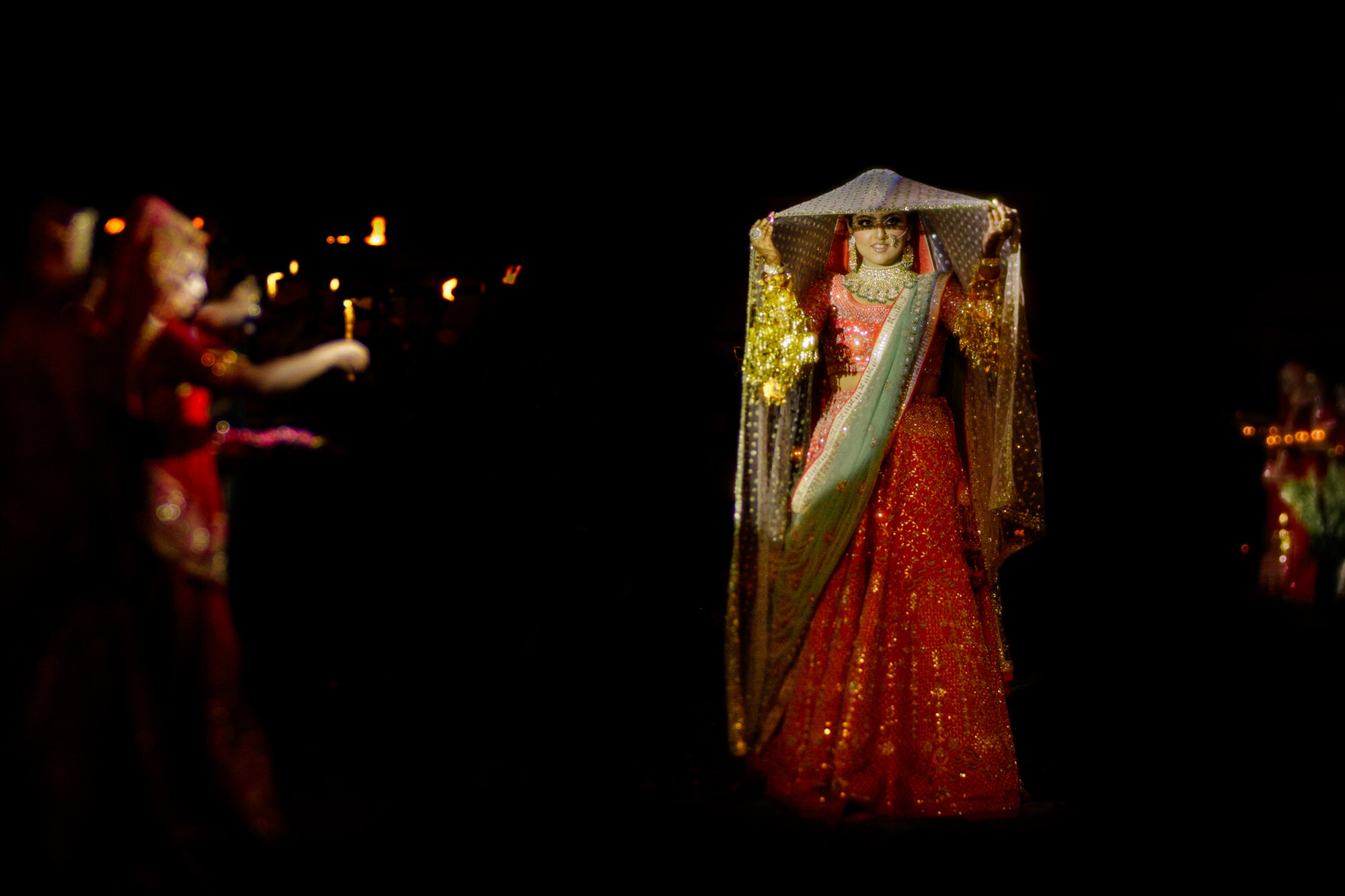 All eyes are on Richa as she makes a beautiful entry at Rohan &amp; her wedding