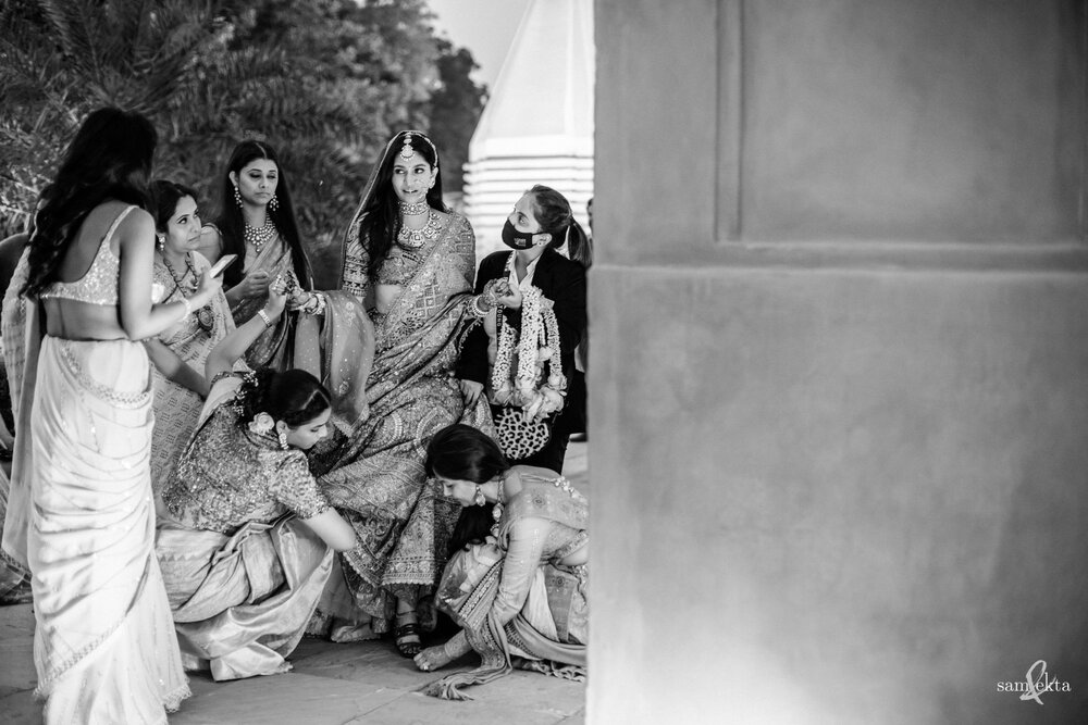 Mehandi's cousins &amp; friends did a final check on her lehenga and then her sisters led her to the mandap, where Shivam had already begun his part of the ceremony