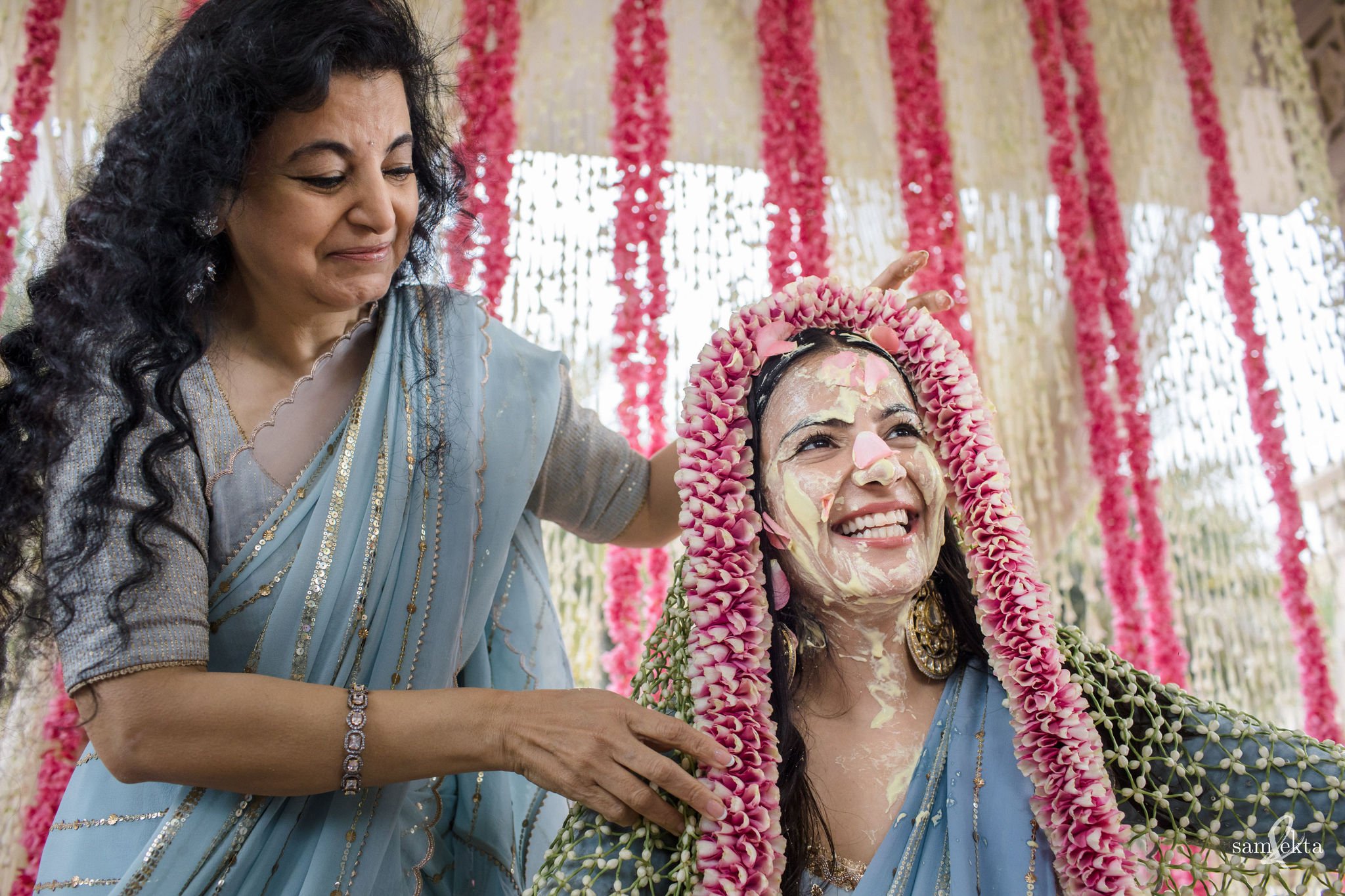 Saba's mum adorned her with a beautiful dupatta made of flowers